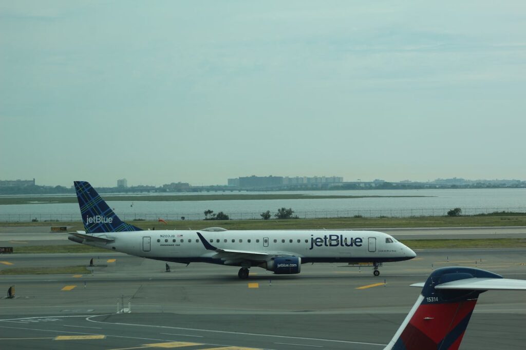 JetBlue vs American Airlines